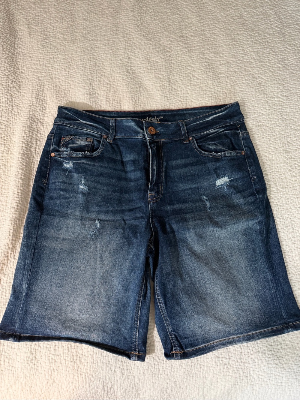 Edgely Medium Slight Distress Short